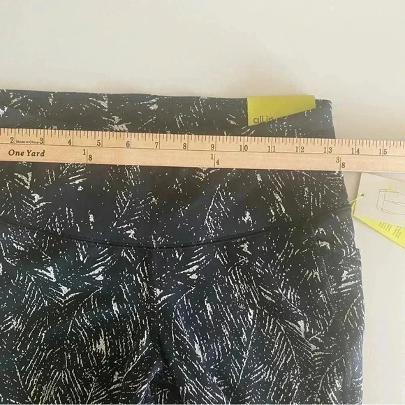 NWT All in Motion High Rise 7/8 Legging Black & White Patterned Size Small - Picture 7 of 8